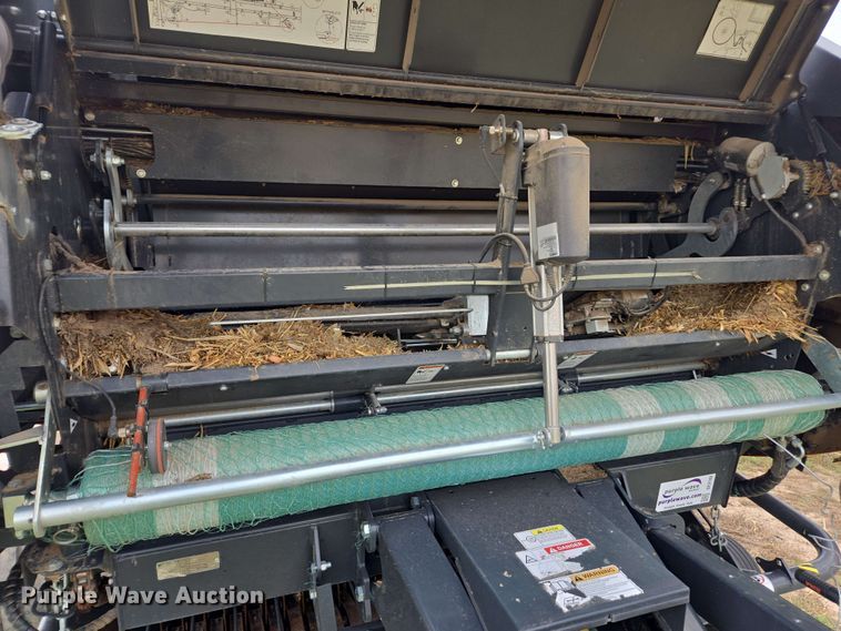 image for item DE2182 2020 Kubota BV4580 round baler