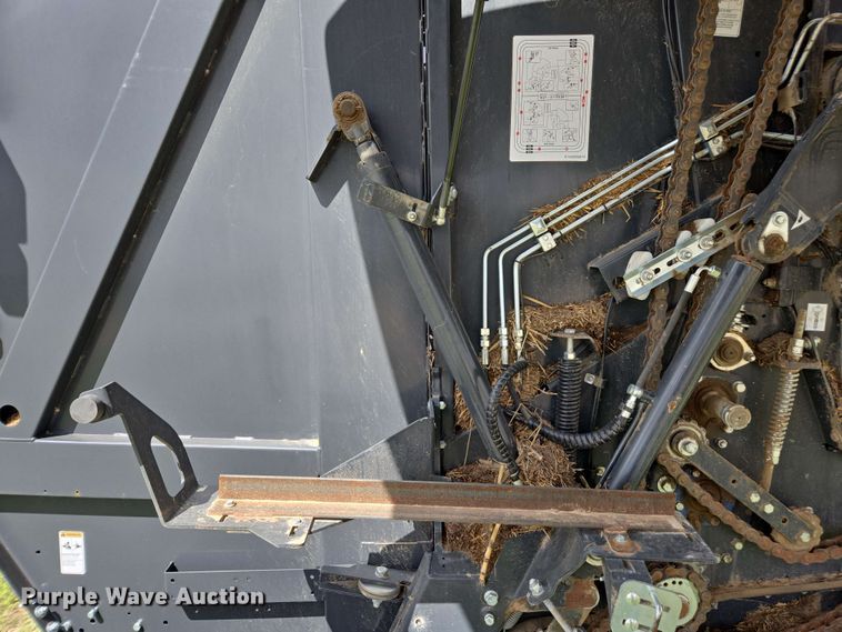 image for item DE2182 2020 Kubota BV4580 round baler