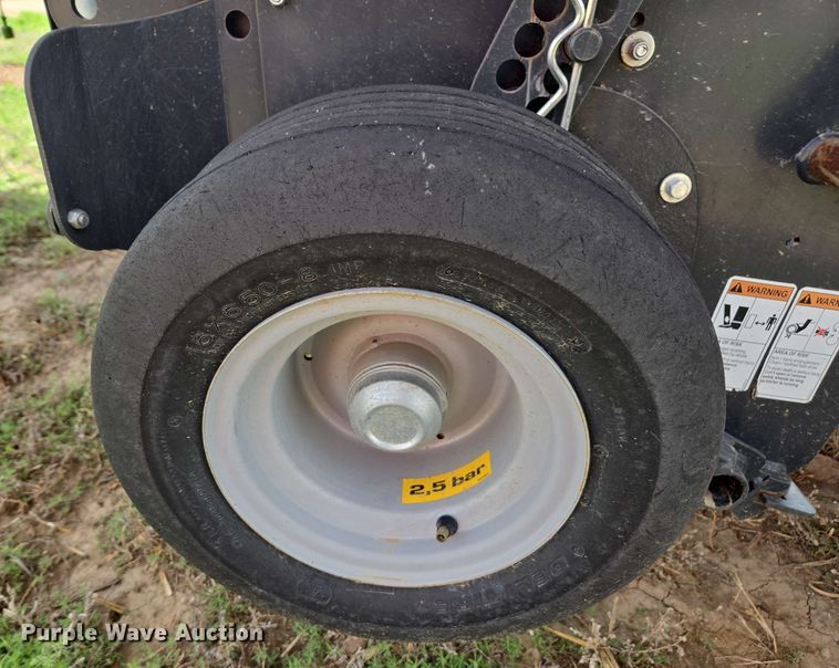 image for item DE2182 2020 Kubota BV4580 round baler