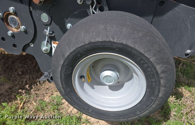 image for item DE2182 2020 Kubota BV4580 round baler