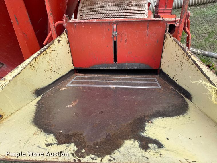 image for item DE2184 Gehl 120 feed mixer