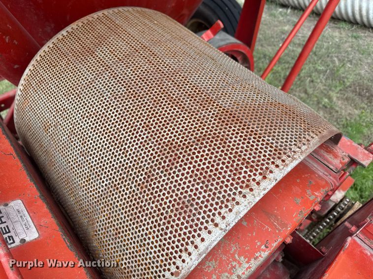 image for item DE2184 Gehl 120 feed mixer