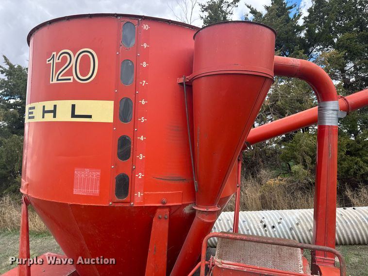 image for item DE2184 Gehl 120 feed mixer