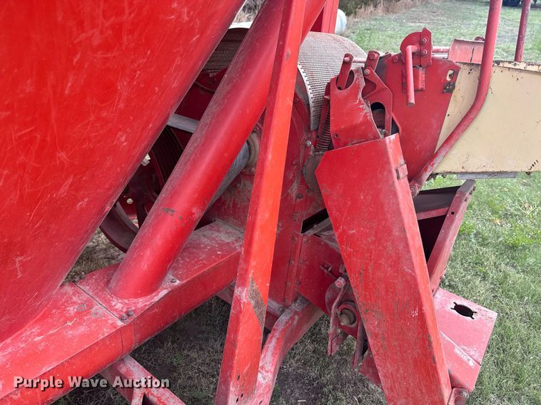 image for item DE2184 Gehl 120 feed mixer