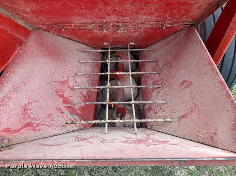 image for item DE2184 Gehl 120 feed mixer