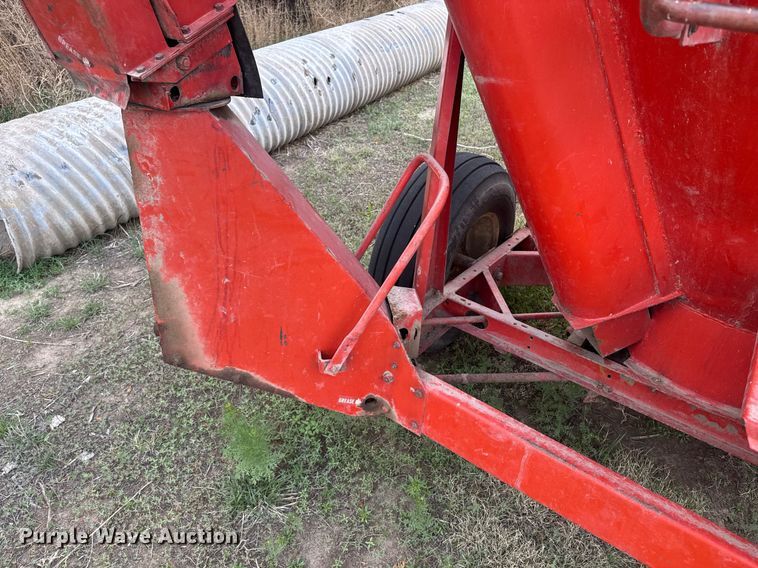 image for item DE2184 Gehl 120 feed mixer