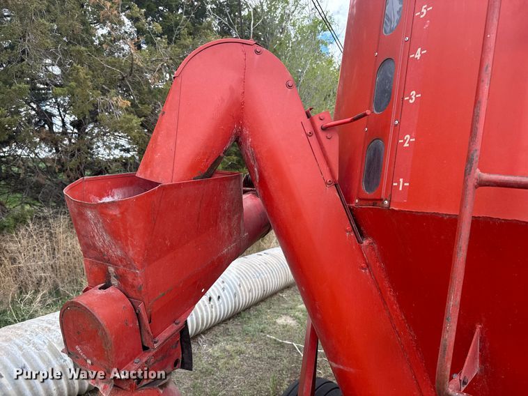 image for item DE2184 Gehl 120 feed mixer