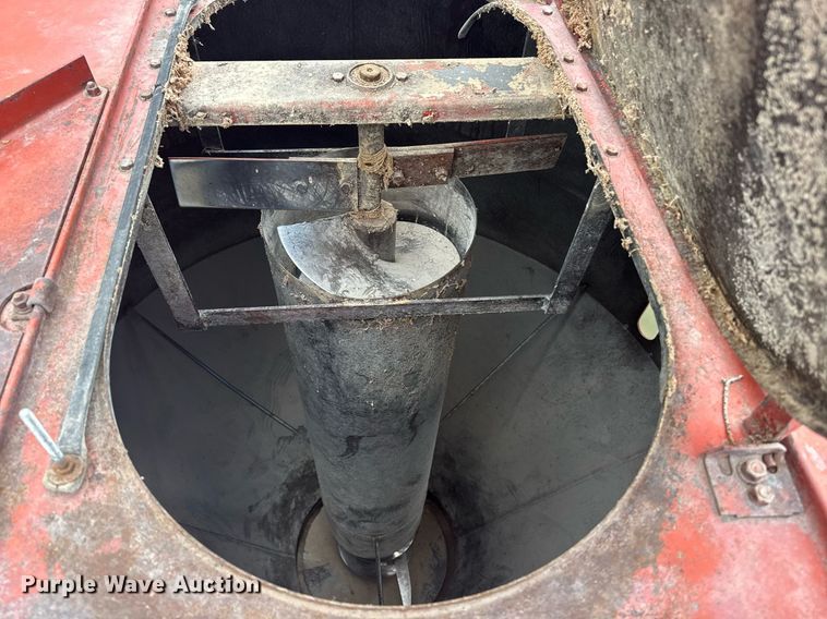 image for item DE2184 Gehl 120 feed mixer