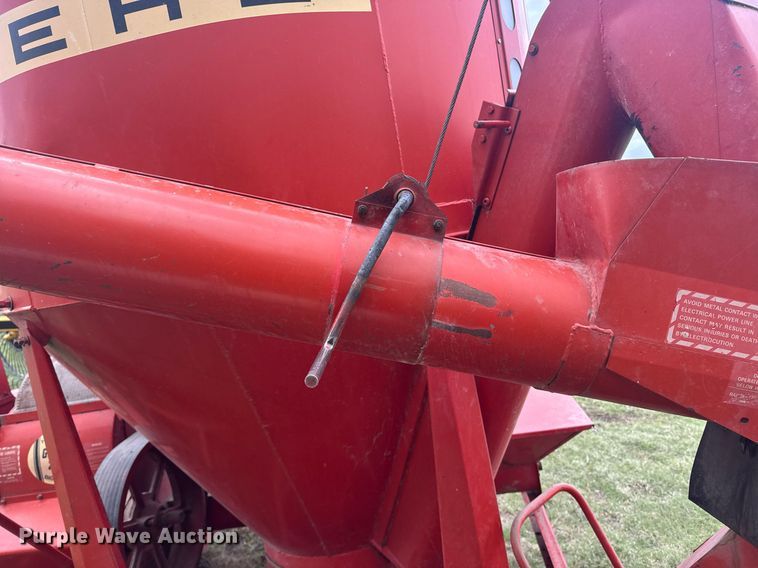 image for item DE2184 Gehl 120 feed mixer