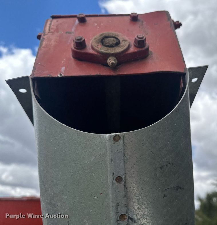 image for item DE2184 Gehl 120 feed mixer