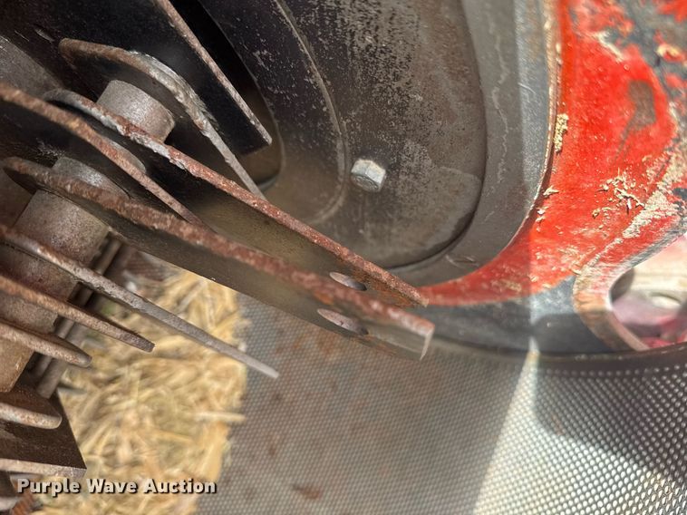 image for item DE2184 Gehl 120 feed mixer