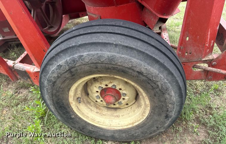 image for item DE2184 Gehl 120 feed mixer