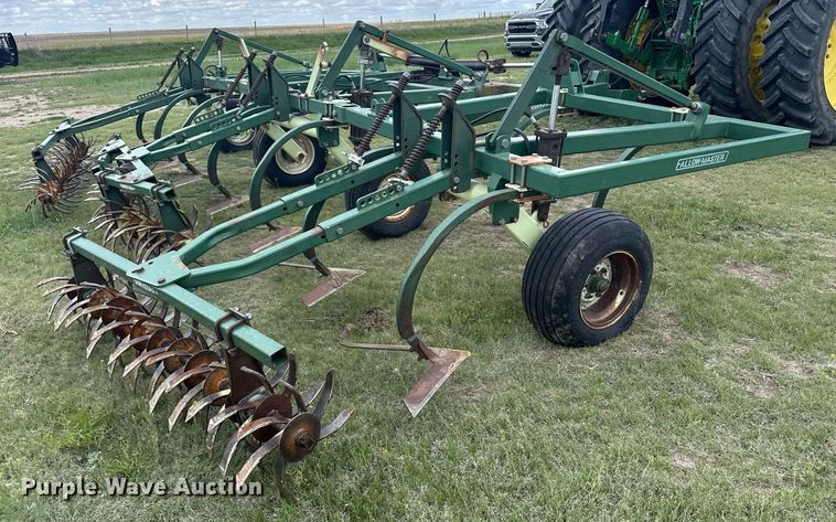 image for item DE2185 Quinstar Fallow-Master field cultivator