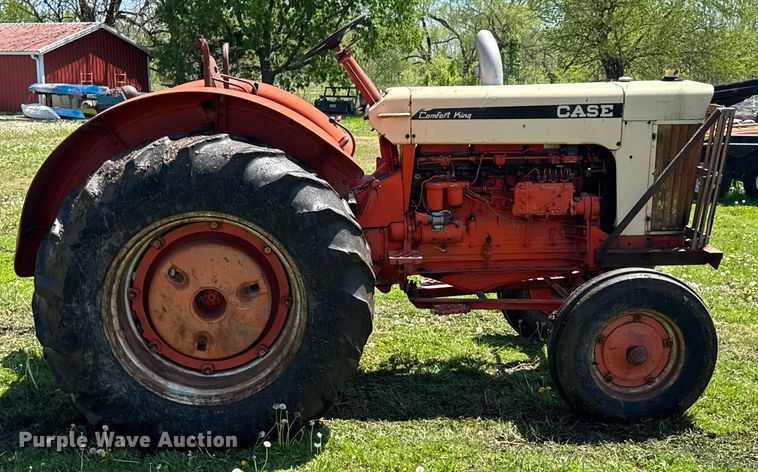 image for item DO0935 1963 Case 930 Comfort King tractor