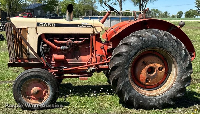 image for item DO0935 1963 Case 930 Comfort King tractor