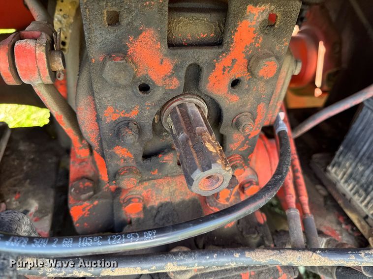 image for item DO0935 1963 Case 930 Comfort King tractor