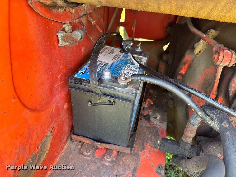 image for item DO0935 1963 Case 930 Comfort King tractor