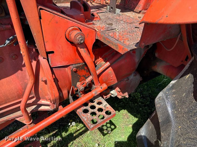 image for item DO0935 1963 Case 930 Comfort King tractor