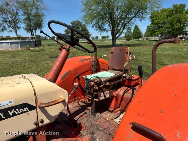 image for item DO0935 1963 Case 930 Comfort King tractor