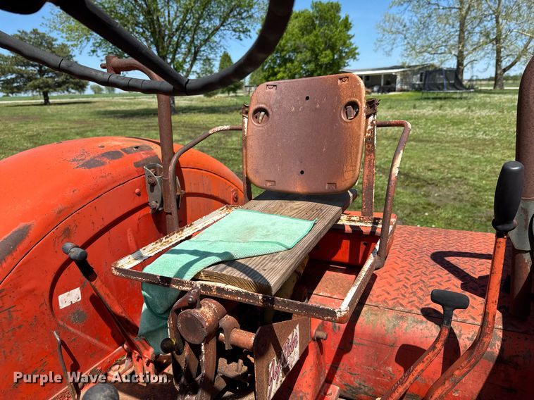 image for item DO0935 1963 Case 930 Comfort King tractor