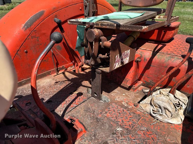 image for item DO0935 1963 Case 930 Comfort King tractor