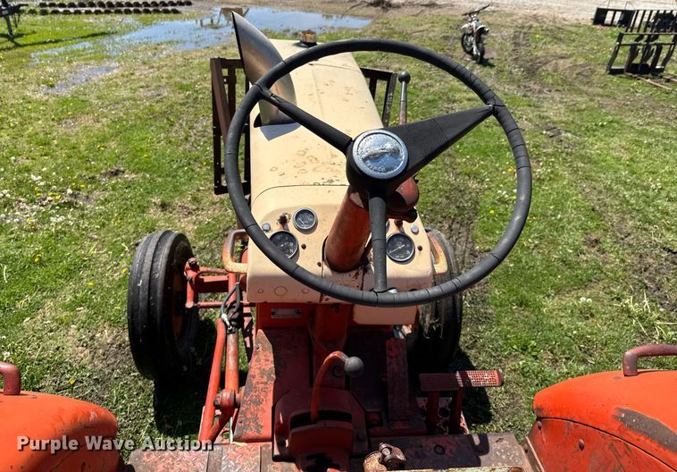 image for item DO0935 1963 Case 930 Comfort King tractor