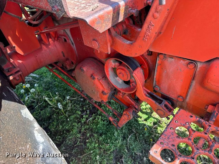 image for item DO0935 1963 Case 930 Comfort King tractor