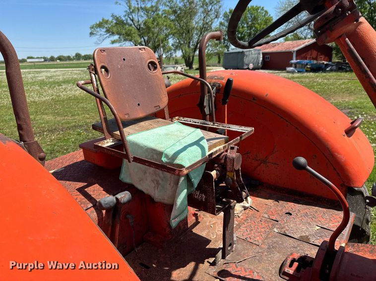 image for item DO0935 1963 Case 930 Comfort King tractor