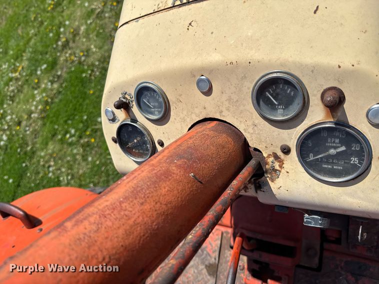 image for item DO0935 1963 Case 930 Comfort King tractor