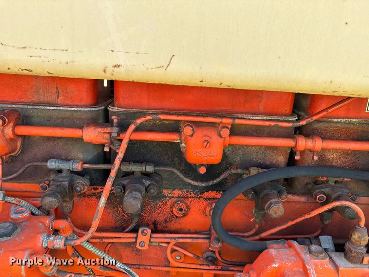 image for item DO0935 1963 Case 930 Comfort King tractor