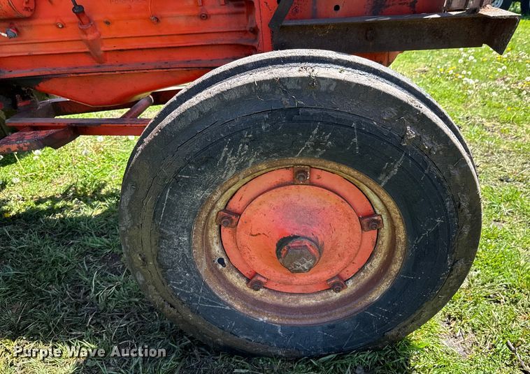 image for item DO0935 1963 Case 930 Comfort King tractor
