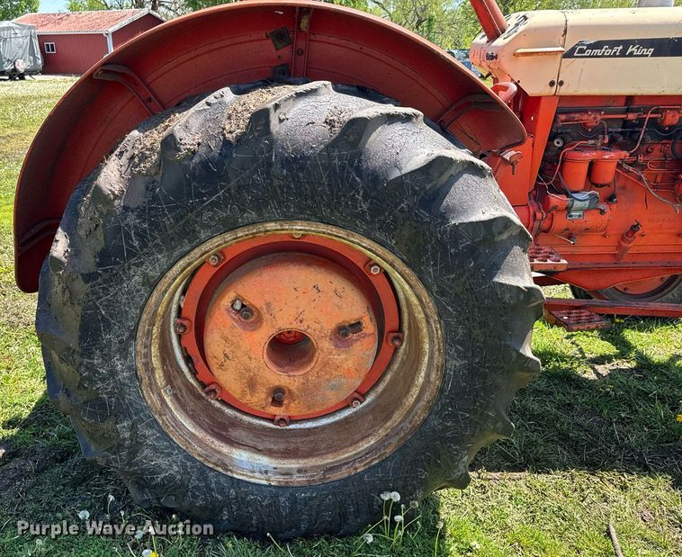 image for item DO0935 1963 Case 930 Comfort King tractor