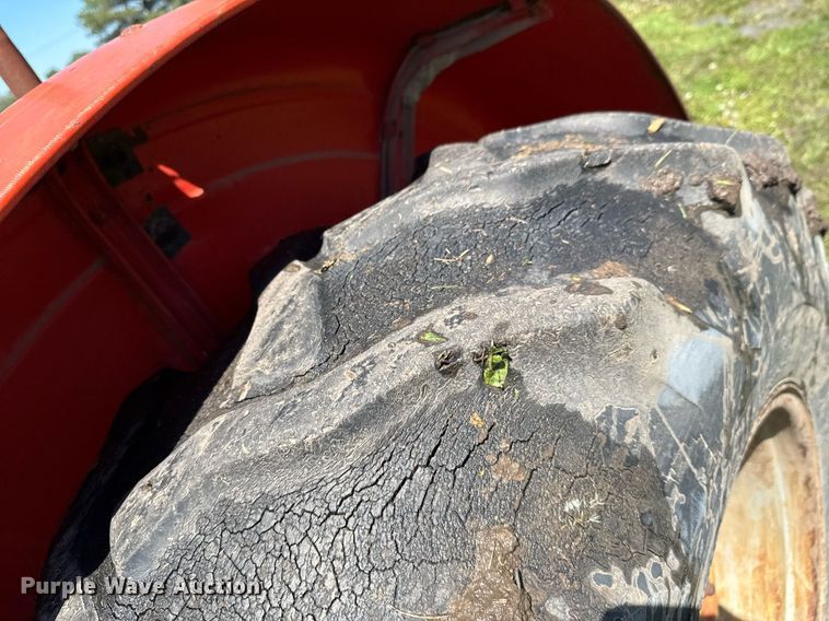 image for item DO0935 1963 Case 930 Comfort King tractor