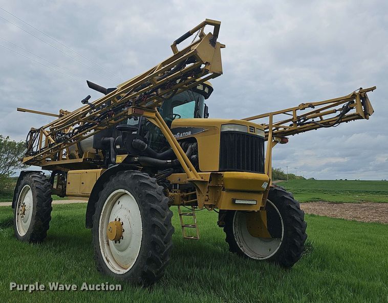image for item DO7929 2005 RoGator 1074 sprayer
