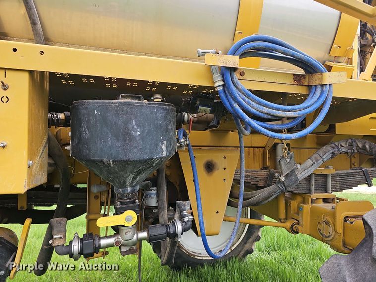 image for item DO7929 2005 RoGator 1074 sprayer