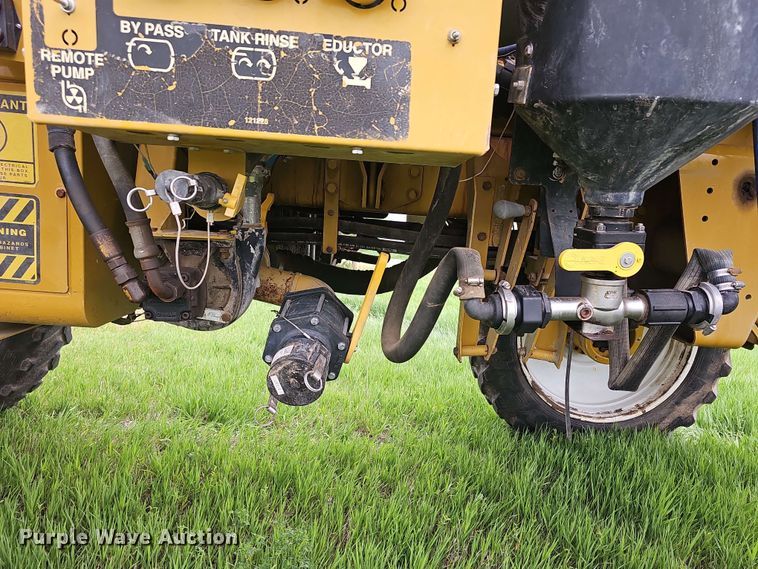 image for item DO7929 2005 RoGator 1074 sprayer