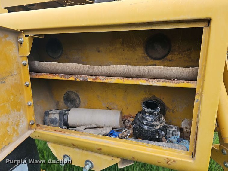 image for item DO7929 2005 RoGator 1074 sprayer