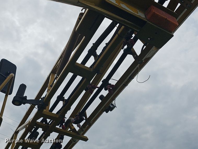 image for item DO7929 2005 RoGator 1074 sprayer