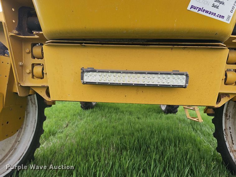 image for item DO7929 2005 RoGator 1074 sprayer