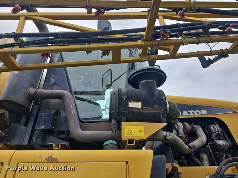 image for item DO7929 2005 RoGator 1074 sprayer