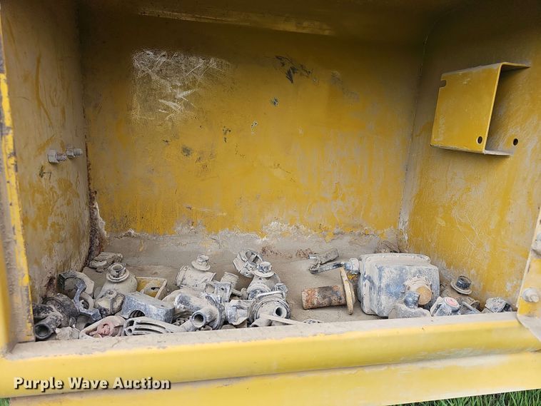 image for item DO7929 2005 RoGator 1074 sprayer