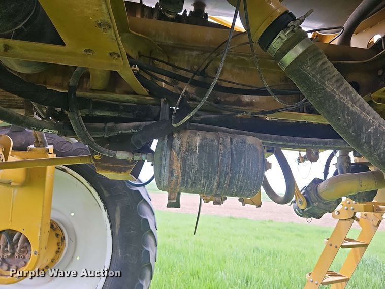image for item DO7929 2005 RoGator 1074 sprayer