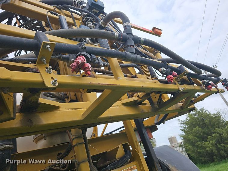 image for item DO7929 2005 RoGator 1074 sprayer