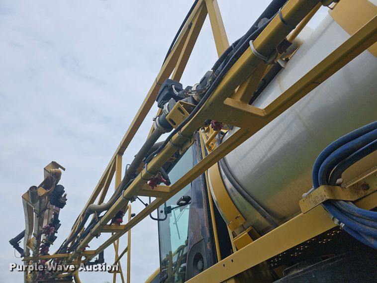 image for item DO7929 2005 RoGator 1074 sprayer