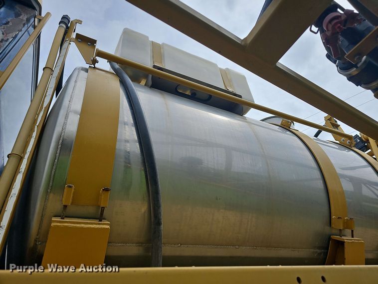 image for item DO7929 2005 RoGator 1074 sprayer