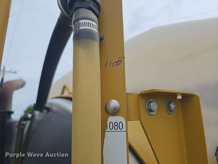 image for item DO7929 2005 RoGator 1074 sprayer