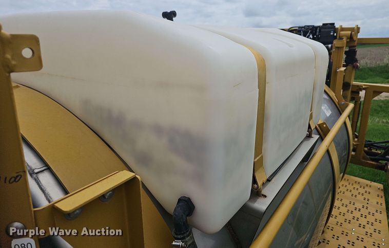 image for item DO7929 2005 RoGator 1074 sprayer