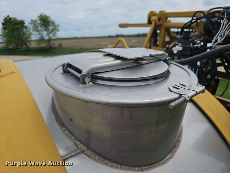 image for item DO7929 2005 RoGator 1074 sprayer