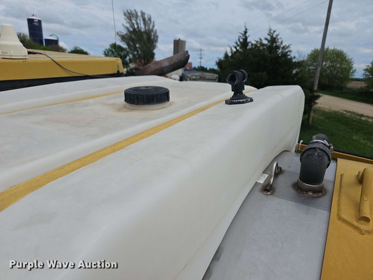 image for item DO7929 2005 RoGator 1074 sprayer