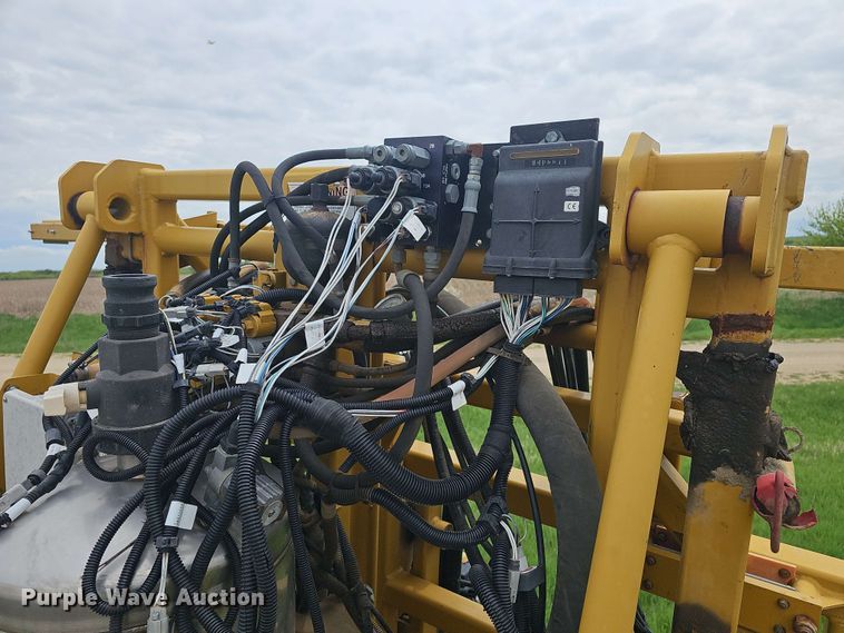 image for item DO7929 2005 RoGator 1074 sprayer